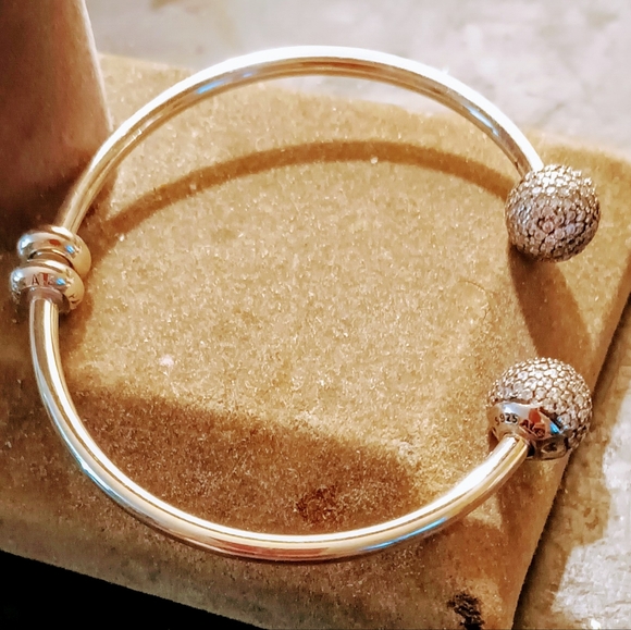 Pandora Diamond Sterling Silver 9.25 solid Cuff Bracelet. - Picture 6 of 16